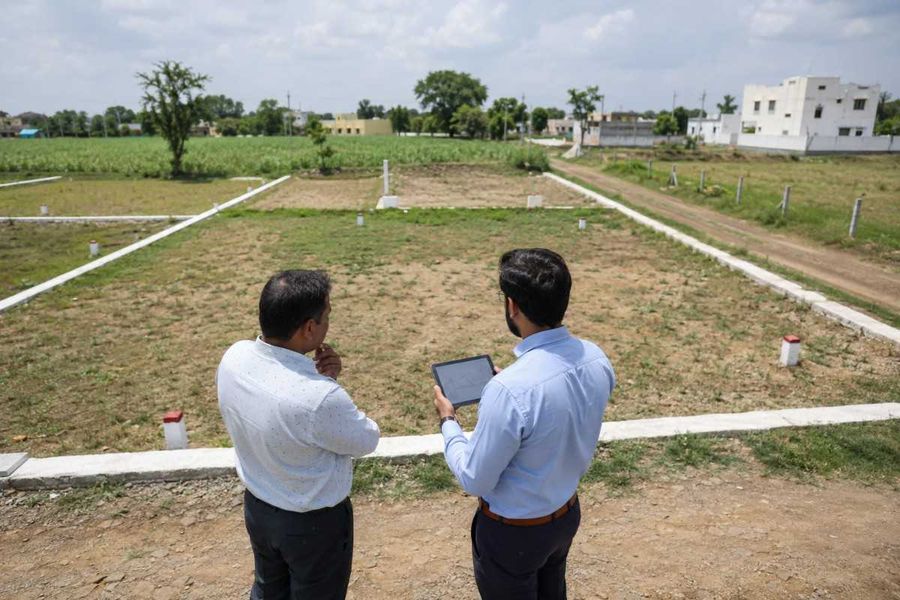 interior-plot-inspection-tablet-buyer-agent